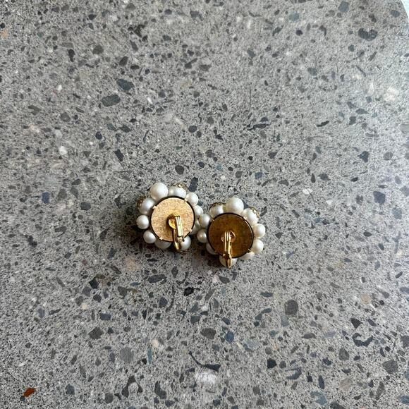 Women’s Clip-On Earrings Pearl Cluster Pink Floral Beads Gold Tone Vintage - Picture 3 of 3